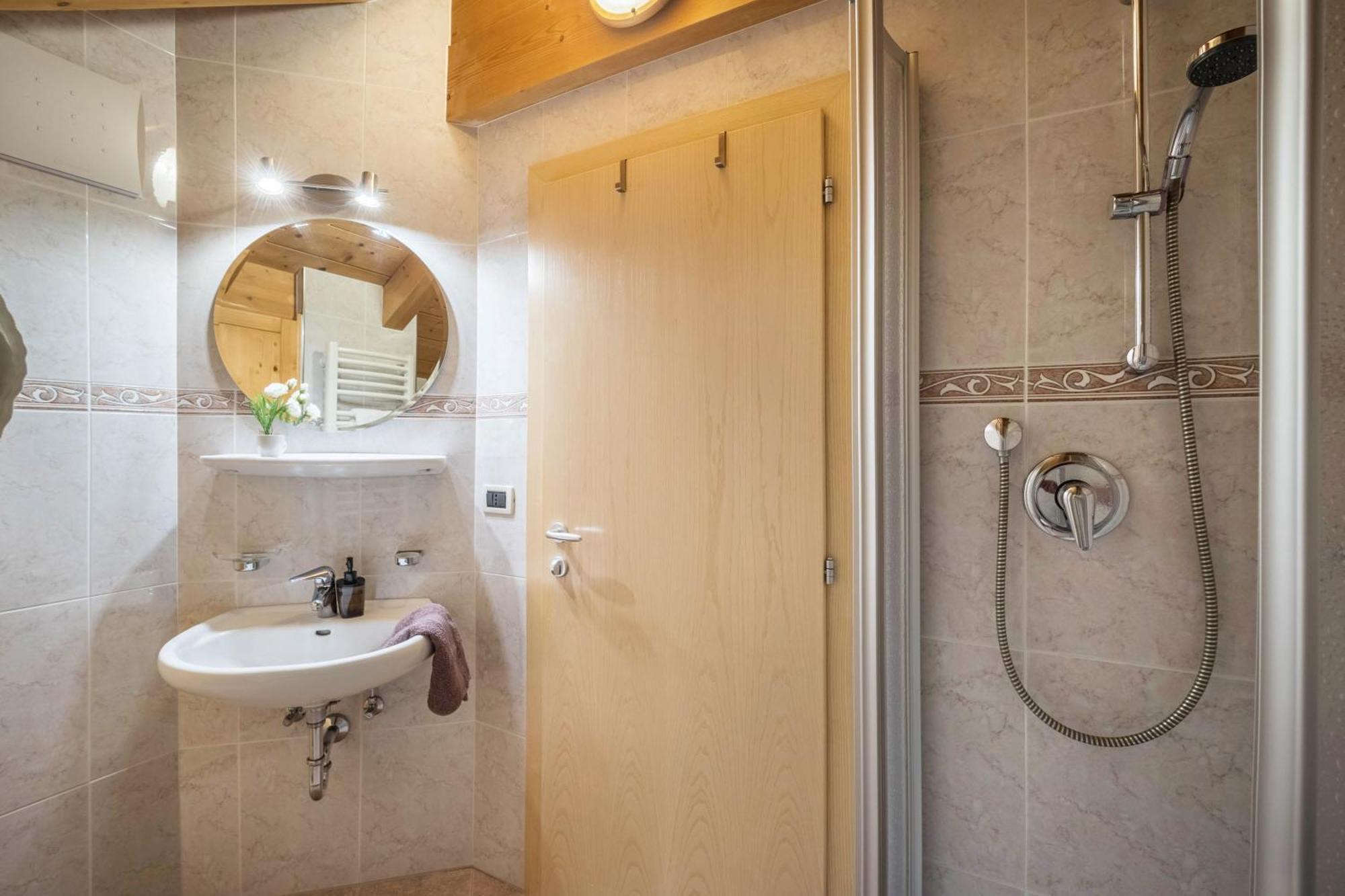 Bolser App Plan De Corones San Vigilio Di Marebbe Room photo